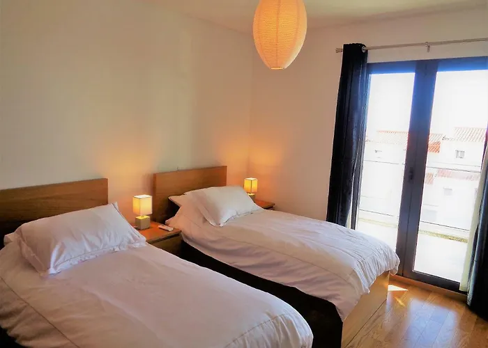 Paradisus Stylish Family Living In A 3-bedroom With Pool Canico (Madeira)