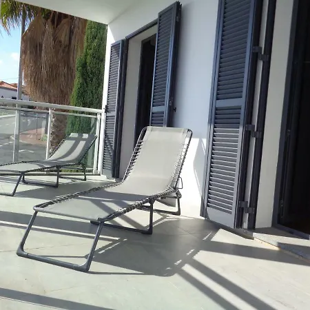 Paradisus Stylish Family Living In A 3-bedroom With Pool Canico (Madeira)