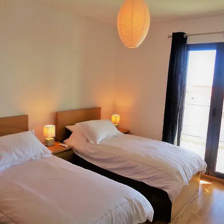 Paradisus Stylish Family Living In A 3-bedroom With Pool Caniço