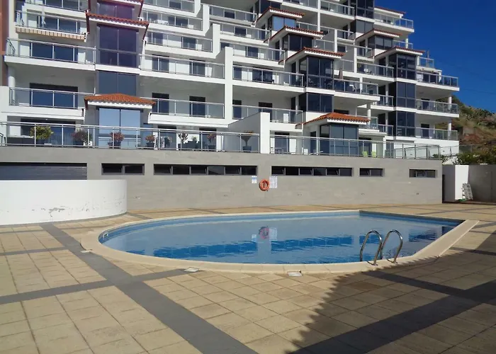 Paradisus Stylish Family Living In A 3-bedroom With Pool Caniço