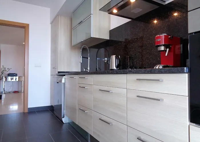 Apartment Paradisus Stylish Family Living In A 3-bedroom With Pool Canico (Madeira)